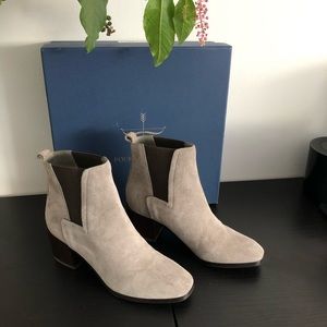 Pour La Victoire: FaraSKU# 8354927Color: Ash Top SuedeSize: 6.5Width: M